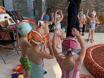 První lekce plavání